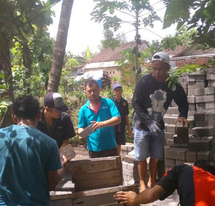 Kerjabakti Buktikan Kekompakan Warga Manggung