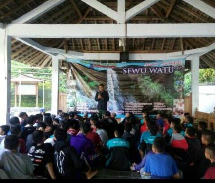 Serunya Outbound di Air Terjun Sewu Watu Cengkehan, Wukirsari